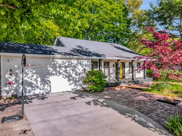 9180 Dicey St, Montague, MI 49437