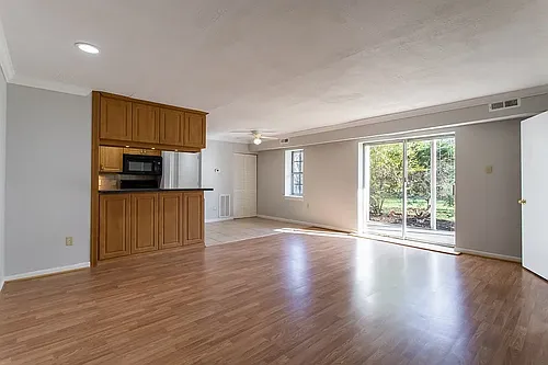 545 Burgoyne Rd #2 Photo 1