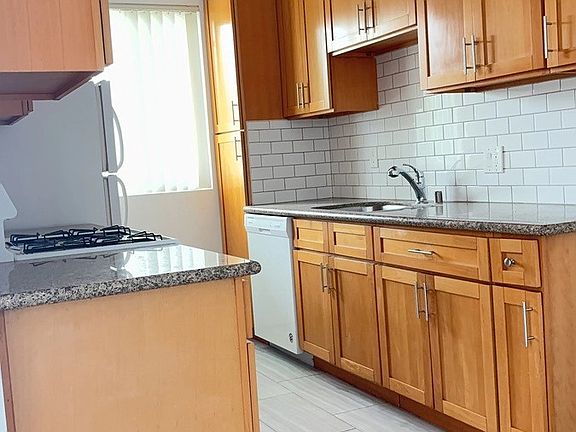 5th image of 823-825 Fairview Ave #823-12B
