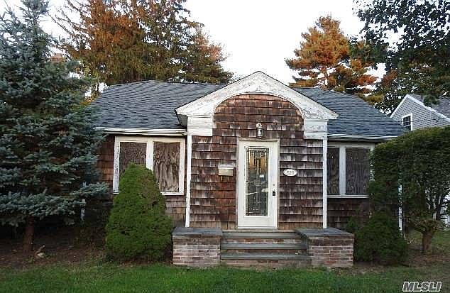 1st image of 520 3rd St