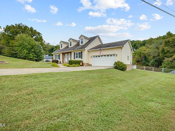 3rd image of 216 Tanner Ct