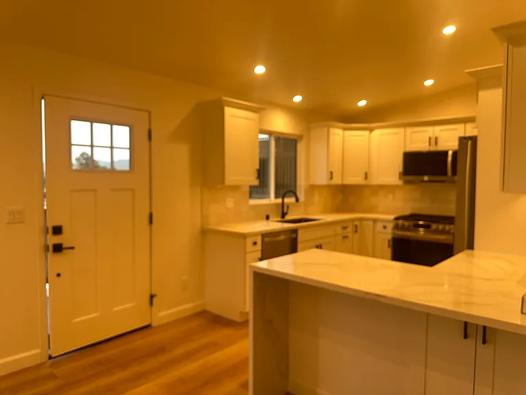 526 Larkin St — Photo 9