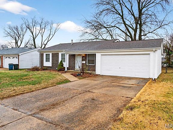 3rd image of 518 Fox Crest Dr