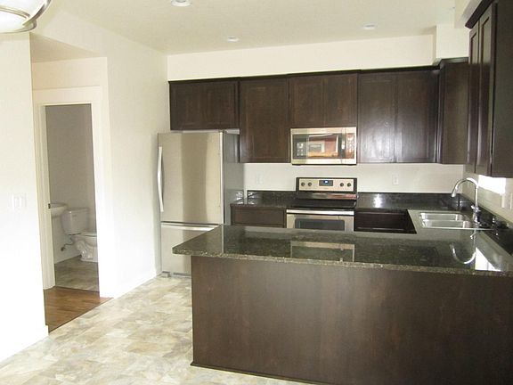 4th image of 215 S C St