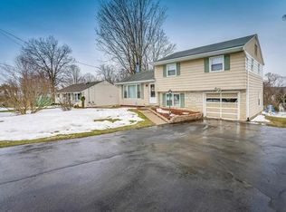 7 Hillcrest Dr, Middletown, NY 10940