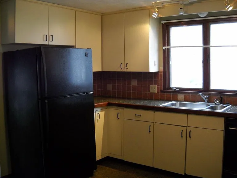 92 Otis St #1 — Photo 3