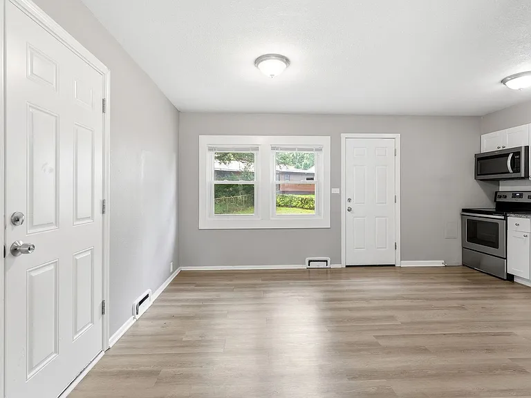 11407 Winchester Ave — Photo 2