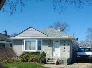 26201 Ursuline St, Saint Clair Shores, MI 48081
