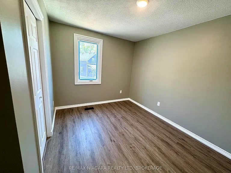 21 Ball Ave E #UPPER — Photo 6