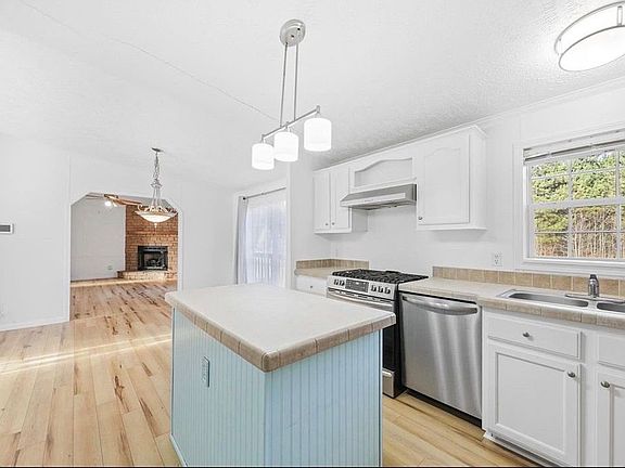 5th image of 16445 Whitesville Rd