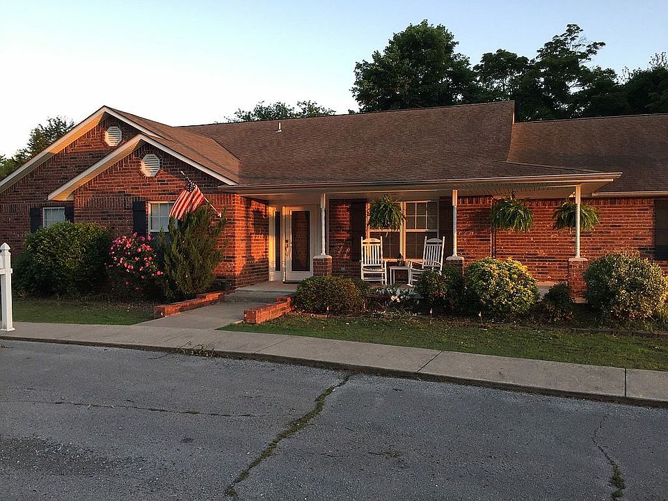 1st image of 404 W Carl St