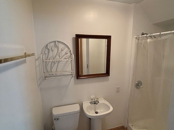 5th image of 228 W Barker Ave #A