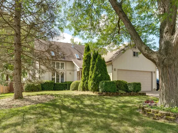 317 Wellington Dr, Streamwood, IL 60107