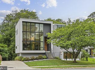 703 Meadow Ln SW, Vienna, VA 22180