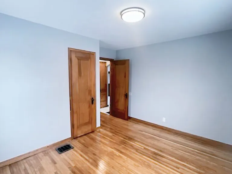 1093 Lawrence Dr — Photo 7