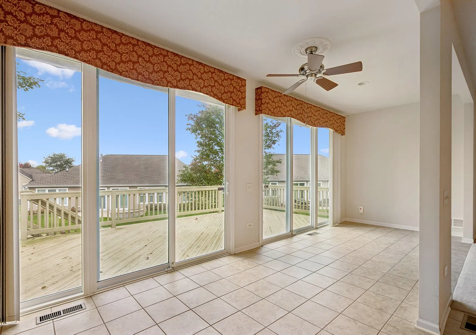4 bed, 2814 sqft, $4,600 — Photo 3