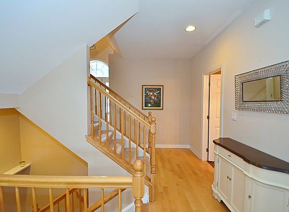 5th image of 789 N Augustus Ct