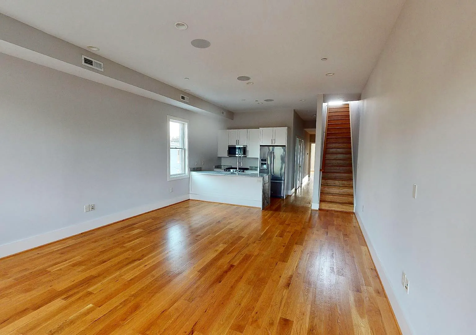 2 bed, 1076 sqft, $3,300 — Photo 2