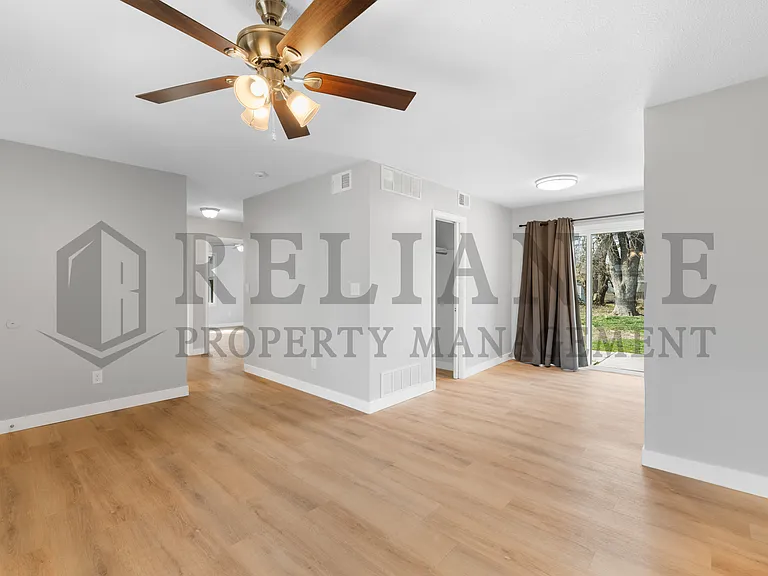 2239 S Millwood Ave — Photo 8