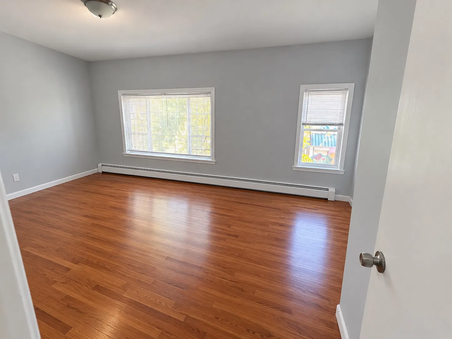 5 bed, 1.5 bath, 1600 sqft, $4,700 — Photo 1