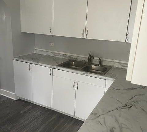 3rd image of 112 Webb St Unit 2W