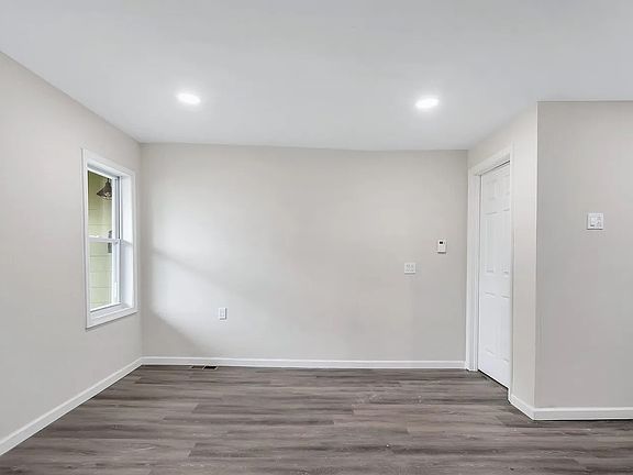3rd image of 129 N Garfield Ave #129