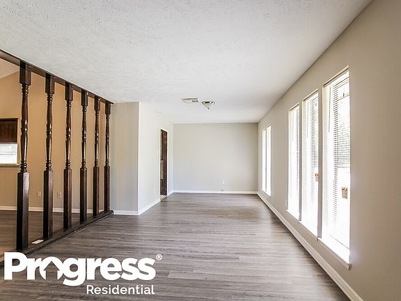 4th image of 2211 Vista Manor Dr