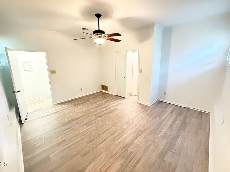 1421A Lynn Rd — Photo 8