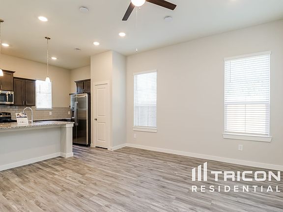 4th image of 9835 Willow Creek Commerce Dr #500