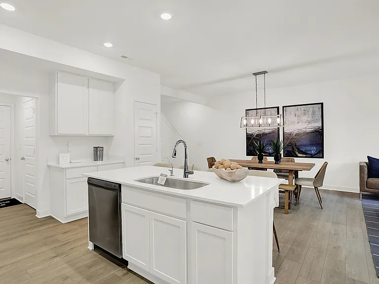 425 Monarch Ln — Photo 11