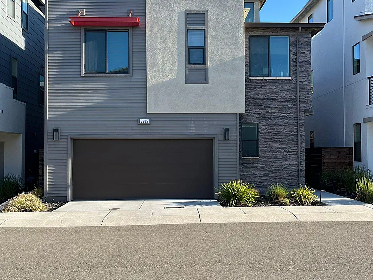 5685 Mulholland Ave — Photo 33