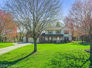 4211 Chapel View Cir, Brighton, MI 48114