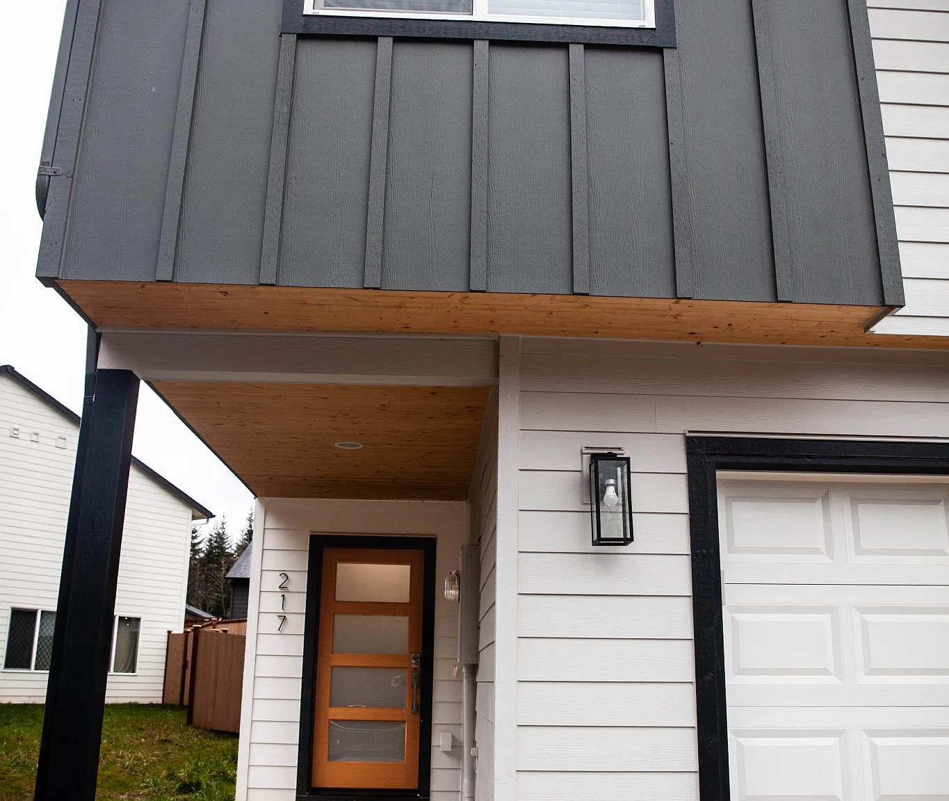 217 Oak St — Photo 2