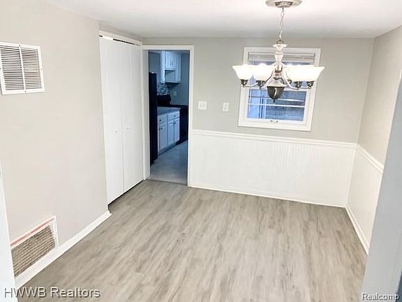 3rd image of 520 W Lake St