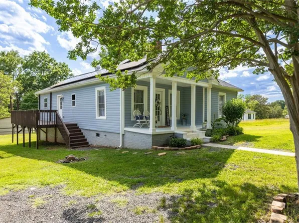 715 Circle Dr, Eden, NC 27288