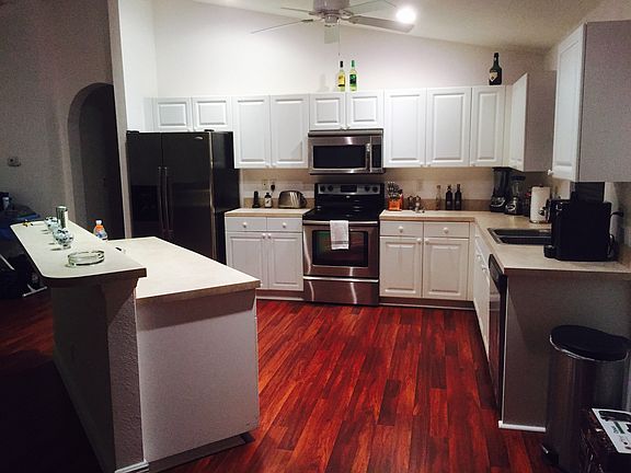 4th image of 838 Carpenter St E