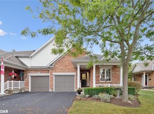 11 Magnolia Ln, Guelph, ON N1G4X7