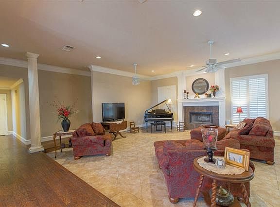 3rd image of 10204 Canary Ln