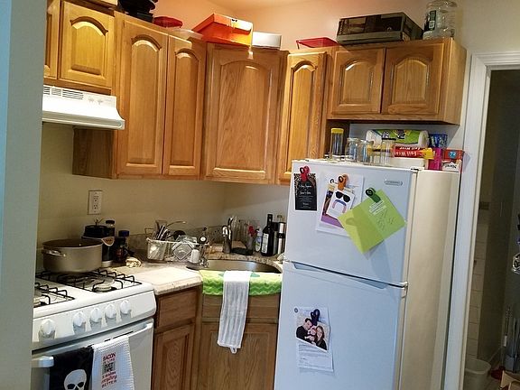 3rd image of 311 E 60th St APT 3b