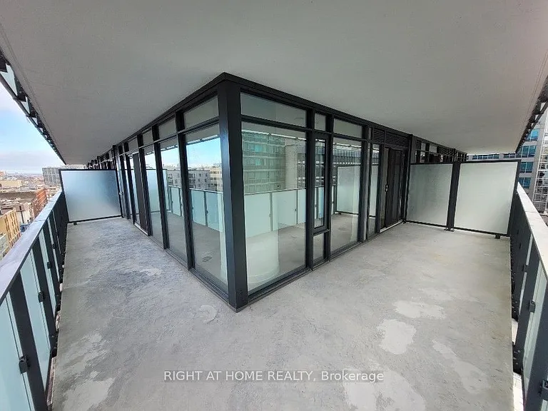 25 Richmond St E #912 — Photo 7