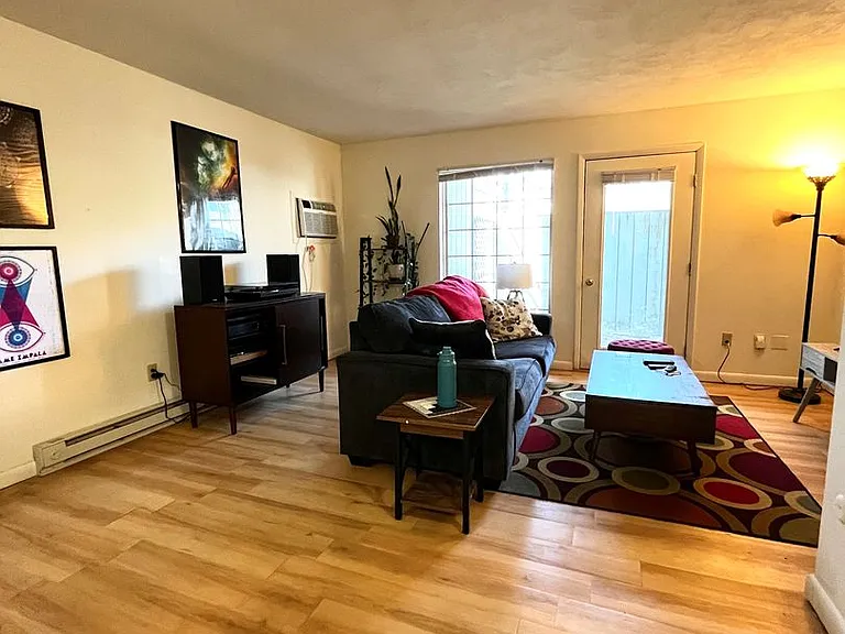 University Park Apartments near Cornell University — Photo 437