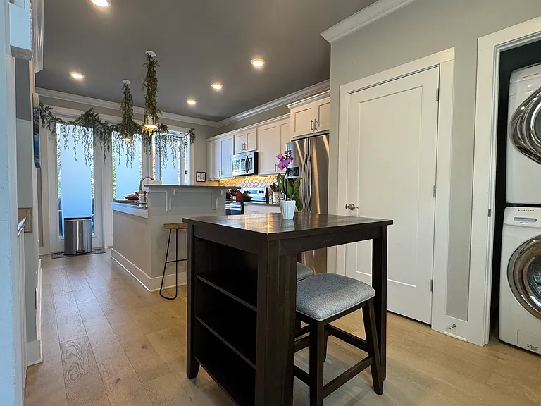 412 Ziegler St — Photo 23