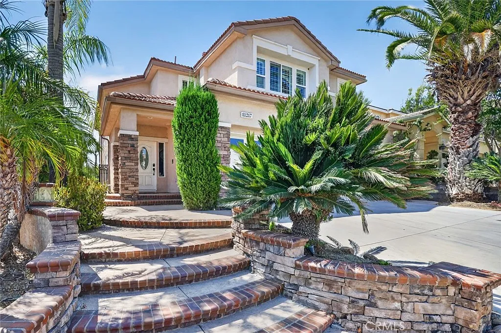 5 bed, 2857 sqft, $6,250 — Photo 2