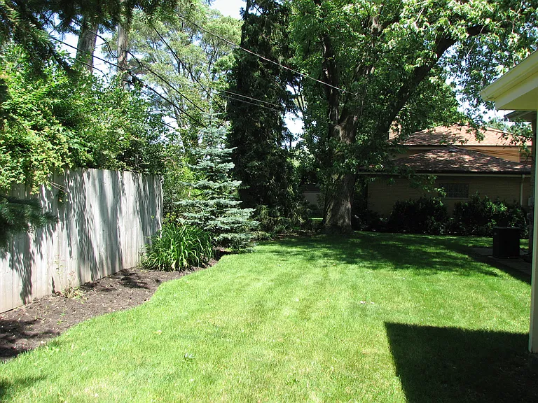 414 Brook Ln — Photo 9