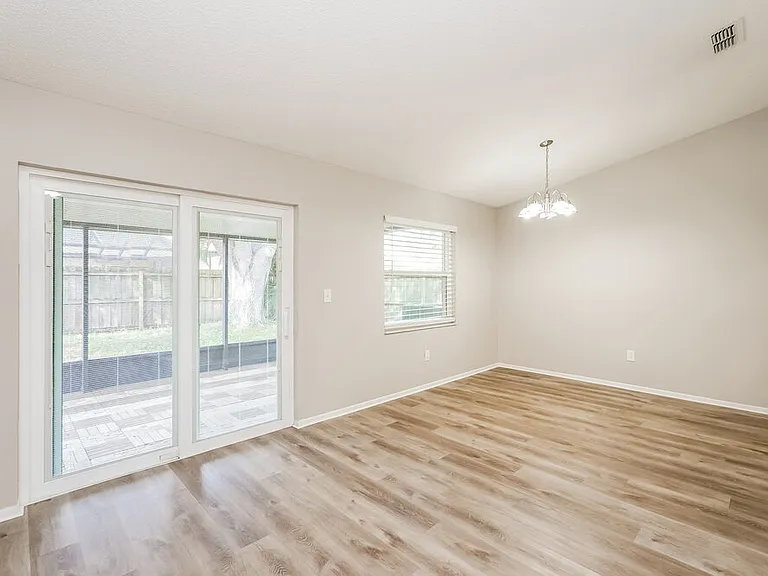 914 Axlewood Cir — Photo 7