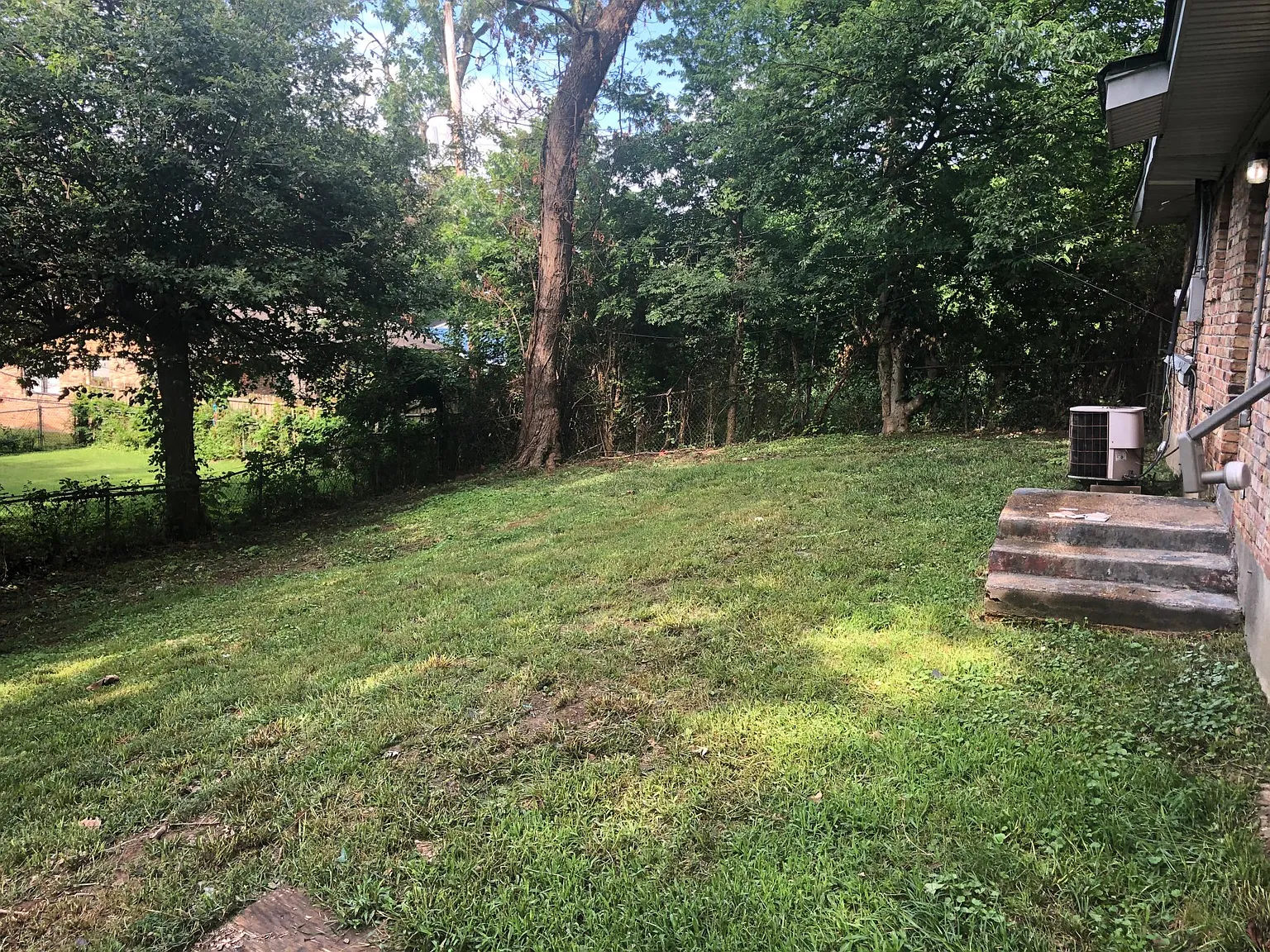 3 bed, 975 sqft, $950 — Photo 2