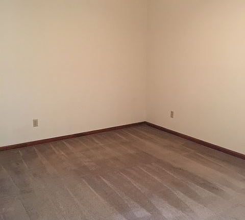 5th image of 927 Lakeside Dr