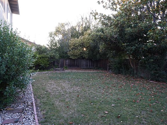 3rd image of 1083 Fuchsia Dr
