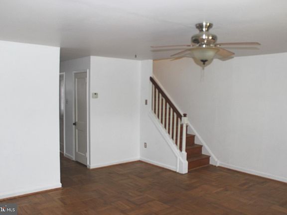 5th image of 907 Woodlawn Ave