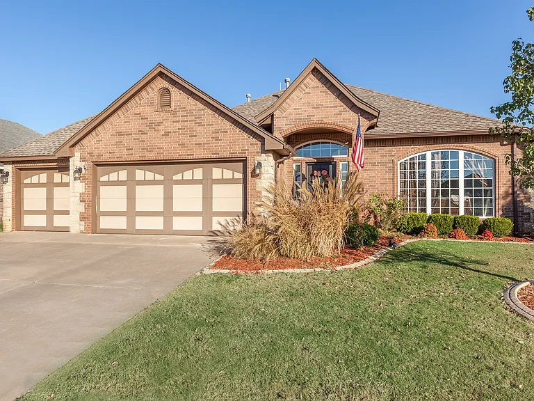 1700 Dorothy Dr — Photo 1